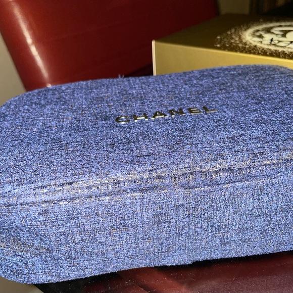 CHANEL HOLIDAY POUCH ONLY 2023 - Picture 4 of 4